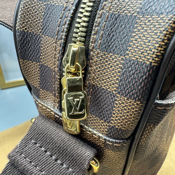 Louis Vuitton
Shelton Messenger Bag Damier MM - Picture 13 of 16